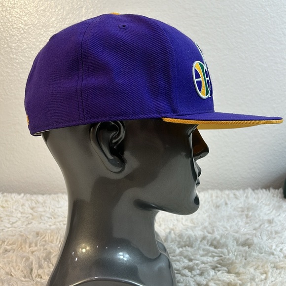 NBA New Orleans Jazz Logo, Mitchell & Ness, Two-Tone Purple, Men's Fitted Hat - Picture 4 of 7
